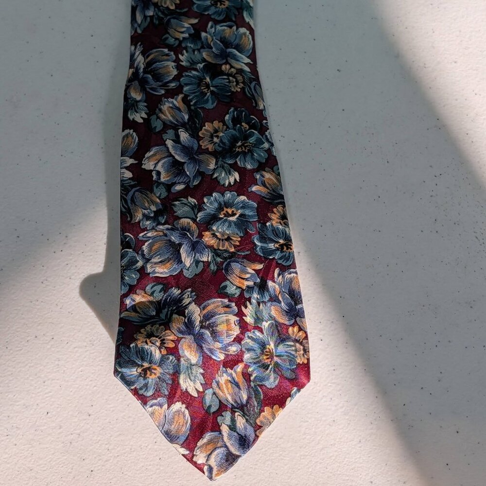 Camden Court Floral Design 100% Polyester Necktie Made‎ In USA